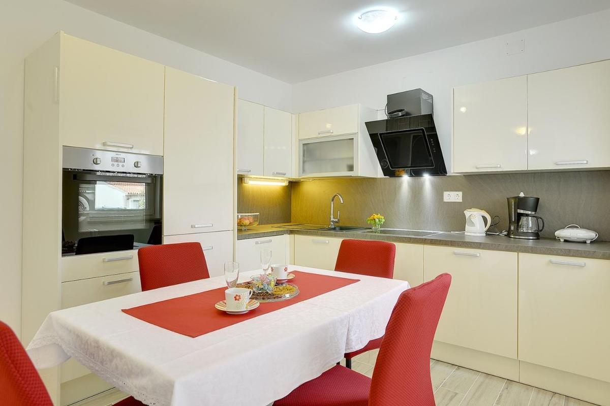 Apartments Elviana Πούλα Εξωτερικό φωτογραφία
